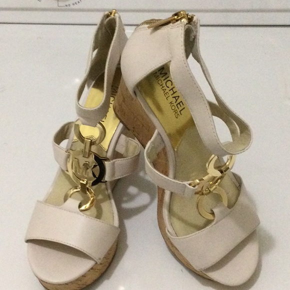 Michael Kors wedge platform cream /gold logo size 7 - Picture 3 of 4